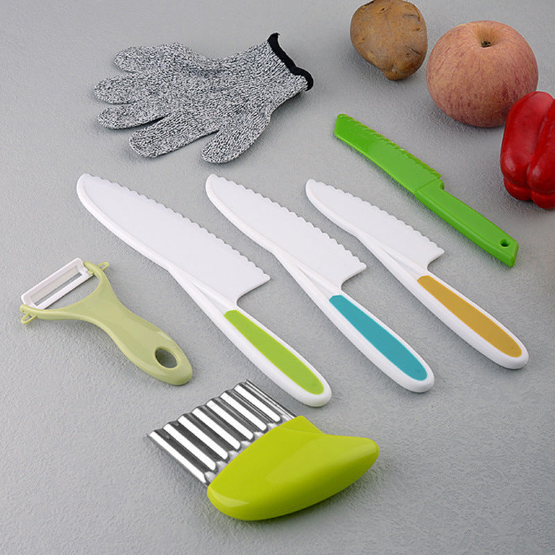 Children Plastic Kitchen Knife Set with Cutting Board