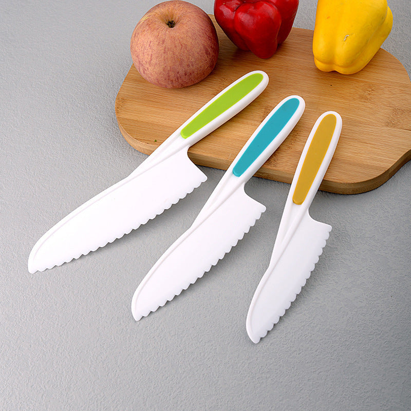 Children Plastic Kitchen Knife Set with Cutting Board